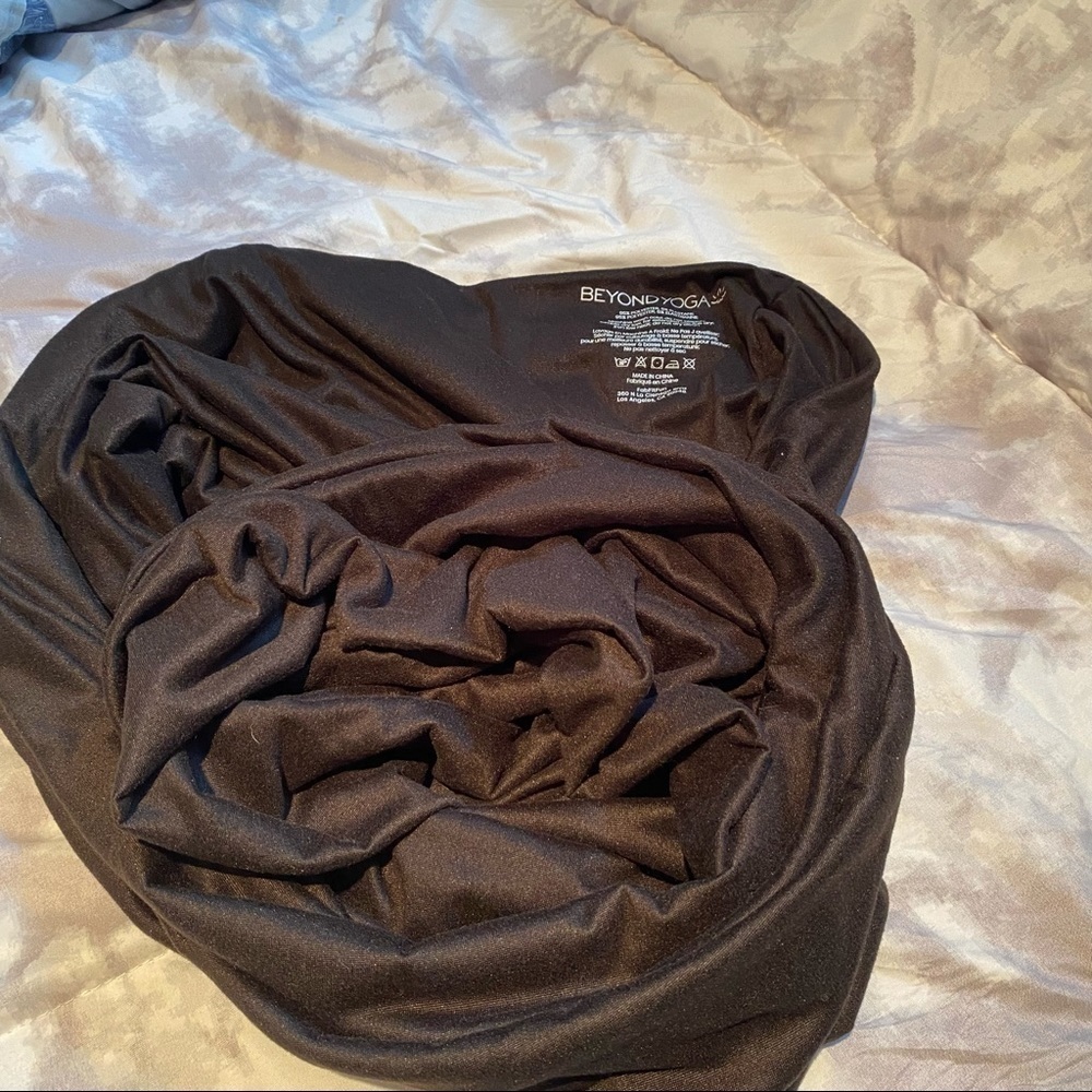 Beyond Yoga pocket Infinity scarf